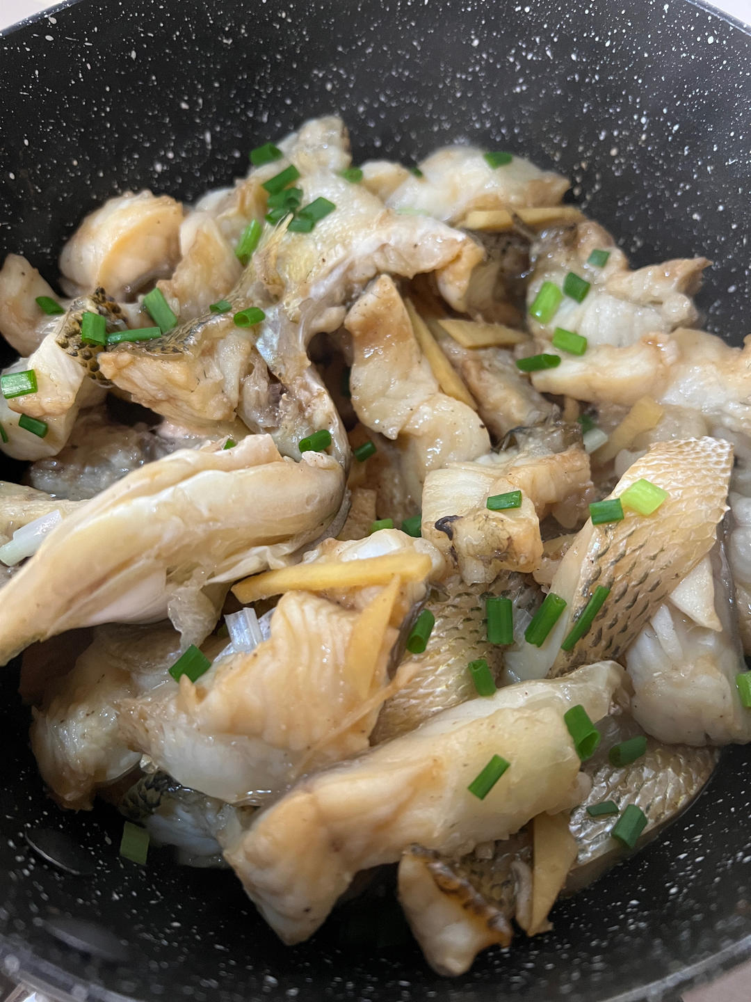 鲜嫩豆腐鲈鱼煲