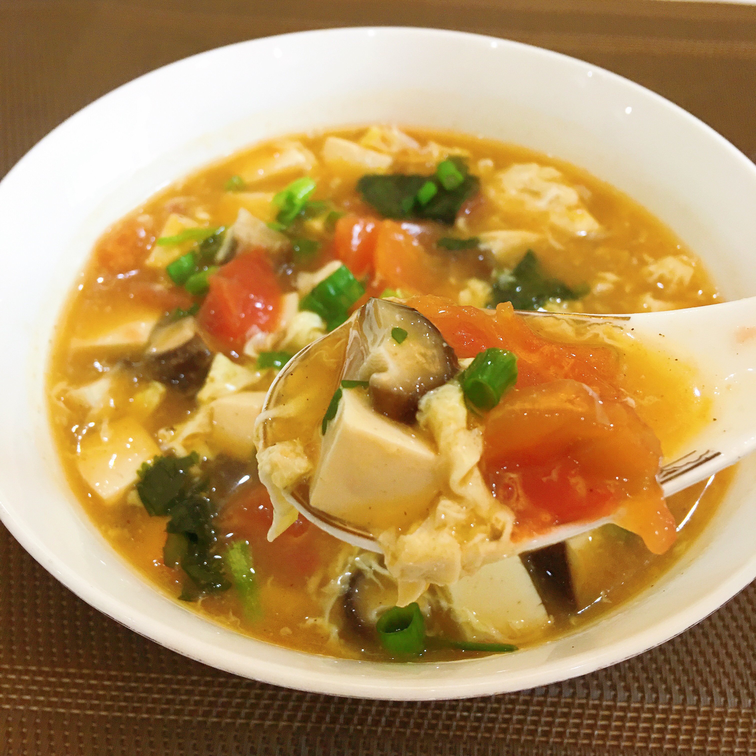 豆腐西红柿菌菇汤•低卡低脂•好喝开胃的做法
