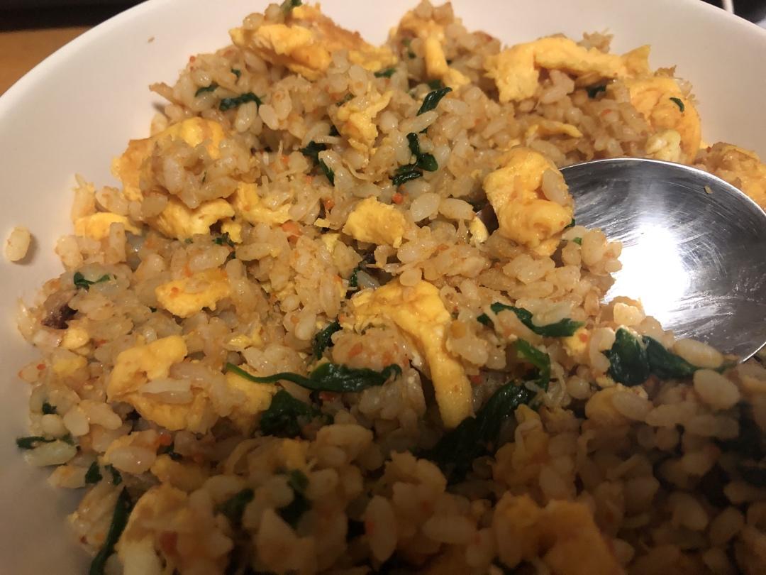 【爱吃螃蟹的你不能错过的美味】蟹黄蟹肉炒饭