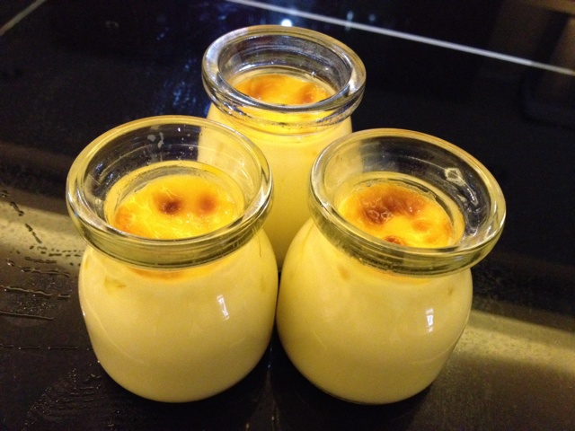 Crèmebrulée。法式烤布雷。焦糖布丁。