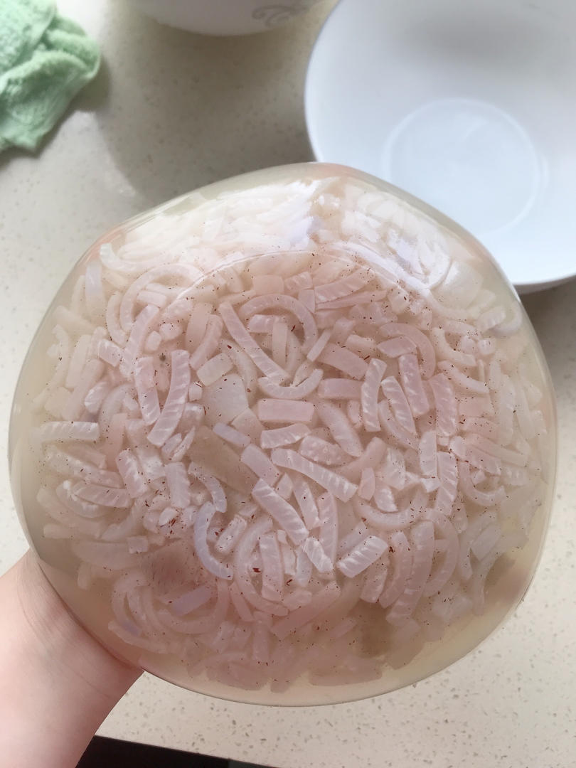 晶莹剔透的水晶猪皮冻
