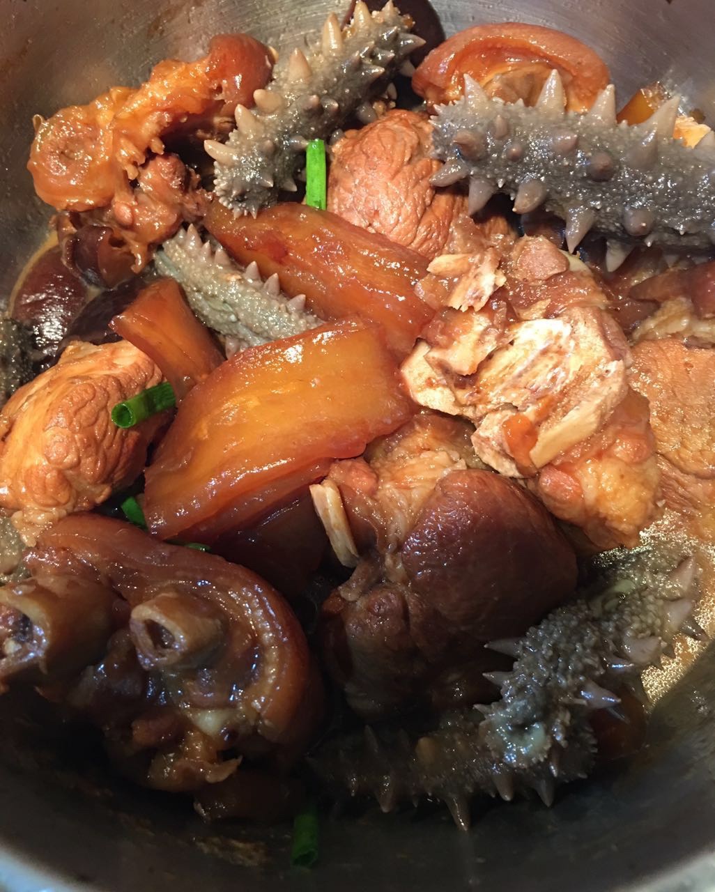 花胶海参冬菇焖猪脚的做法
