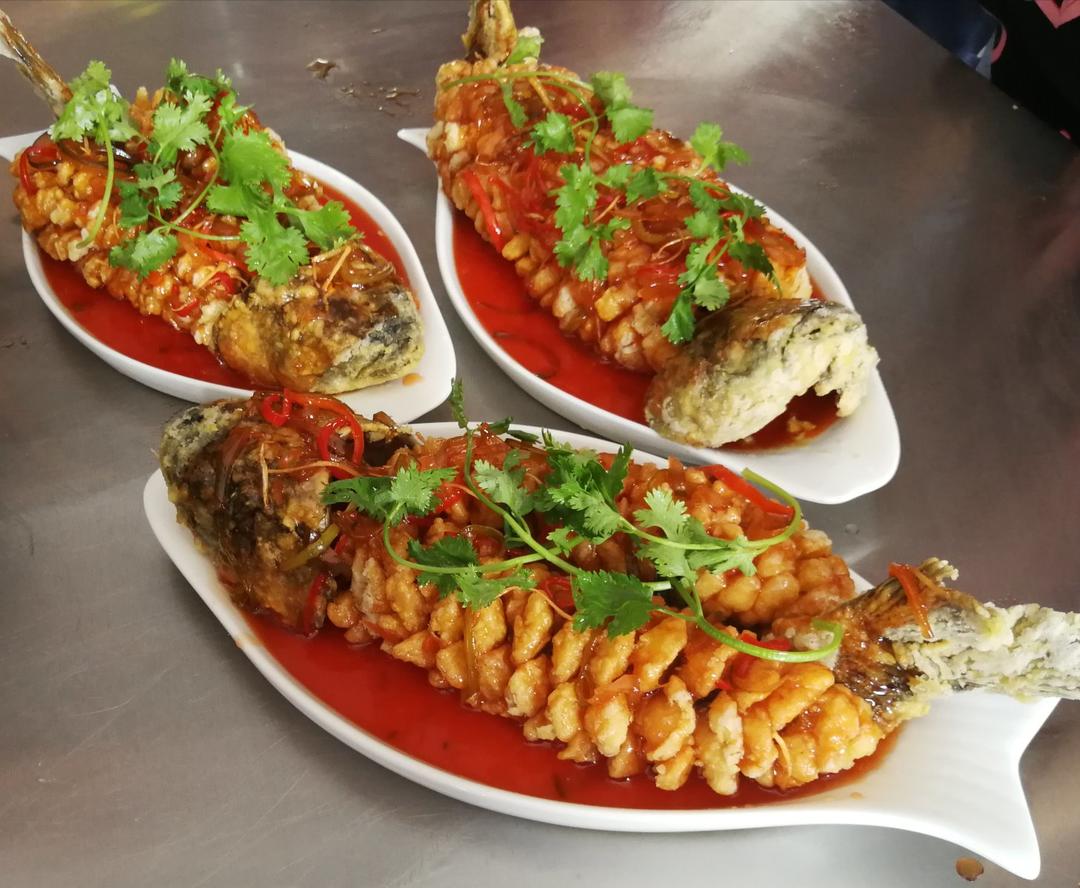 叫vv好了做的厨师长教大家:"松鼠鱼"的家常做法,酸甜可口