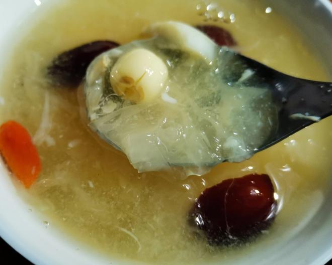 银耳百合椰肉汤的做法