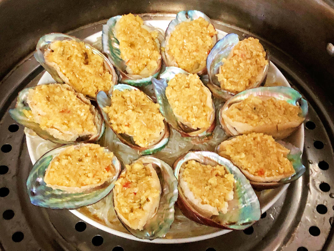 蒜蓉粉丝蒸鲍鱼