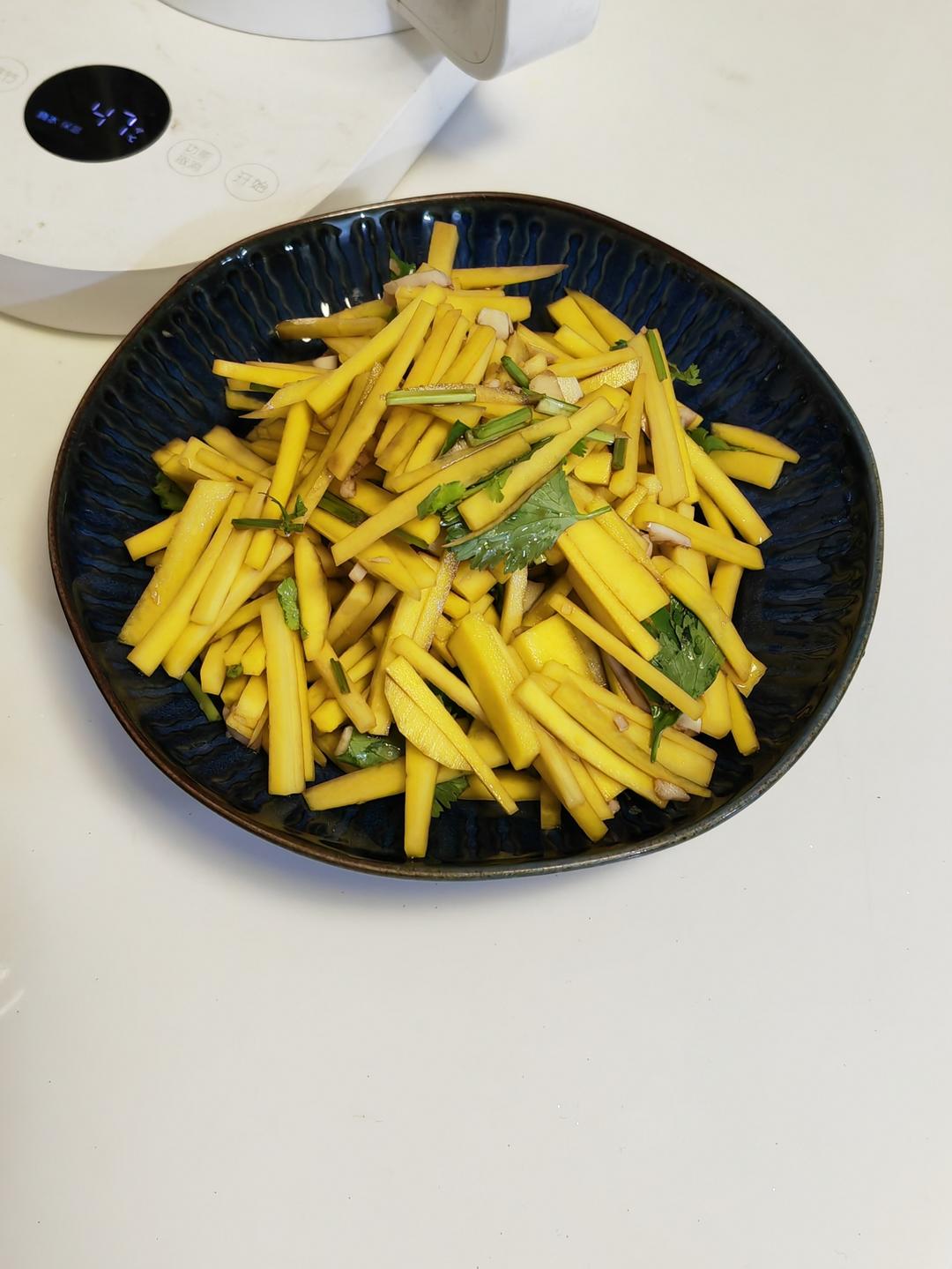 炝拌黄萝卜
