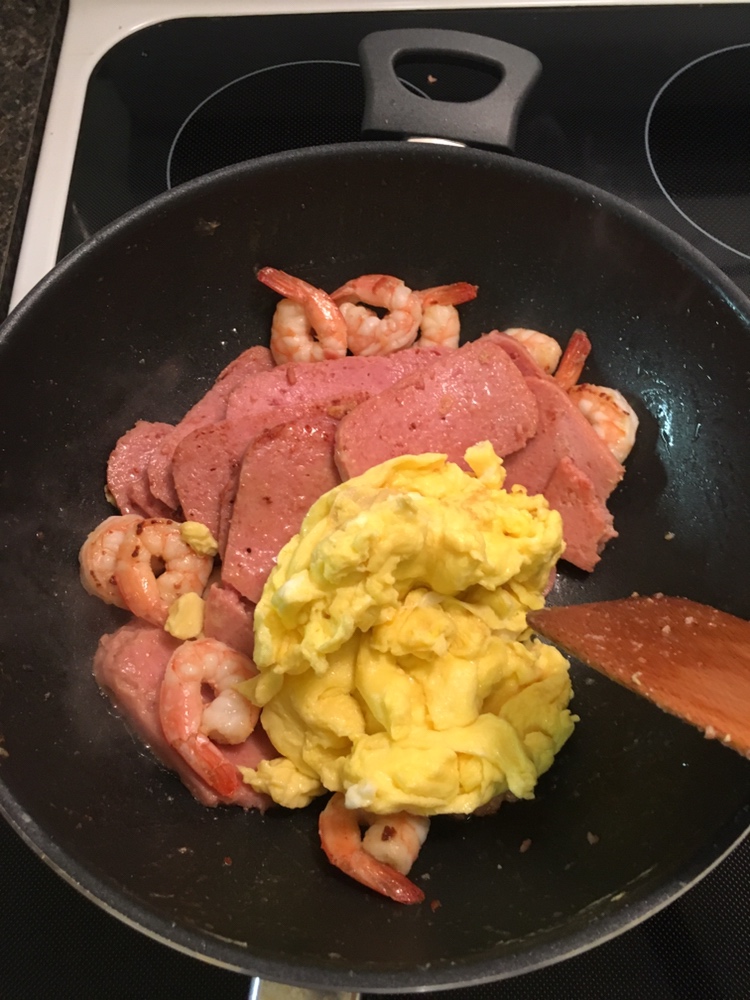 虾仁午餐肉炒蛋（硬核）的做法 步骤12