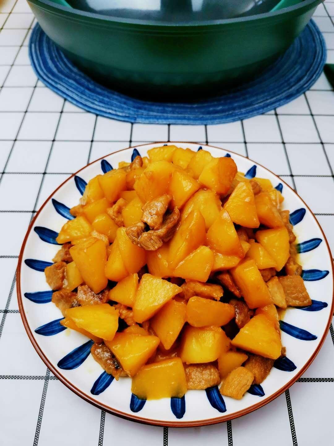 十分钟快手家常菜 超满足土豆烧肉的做法