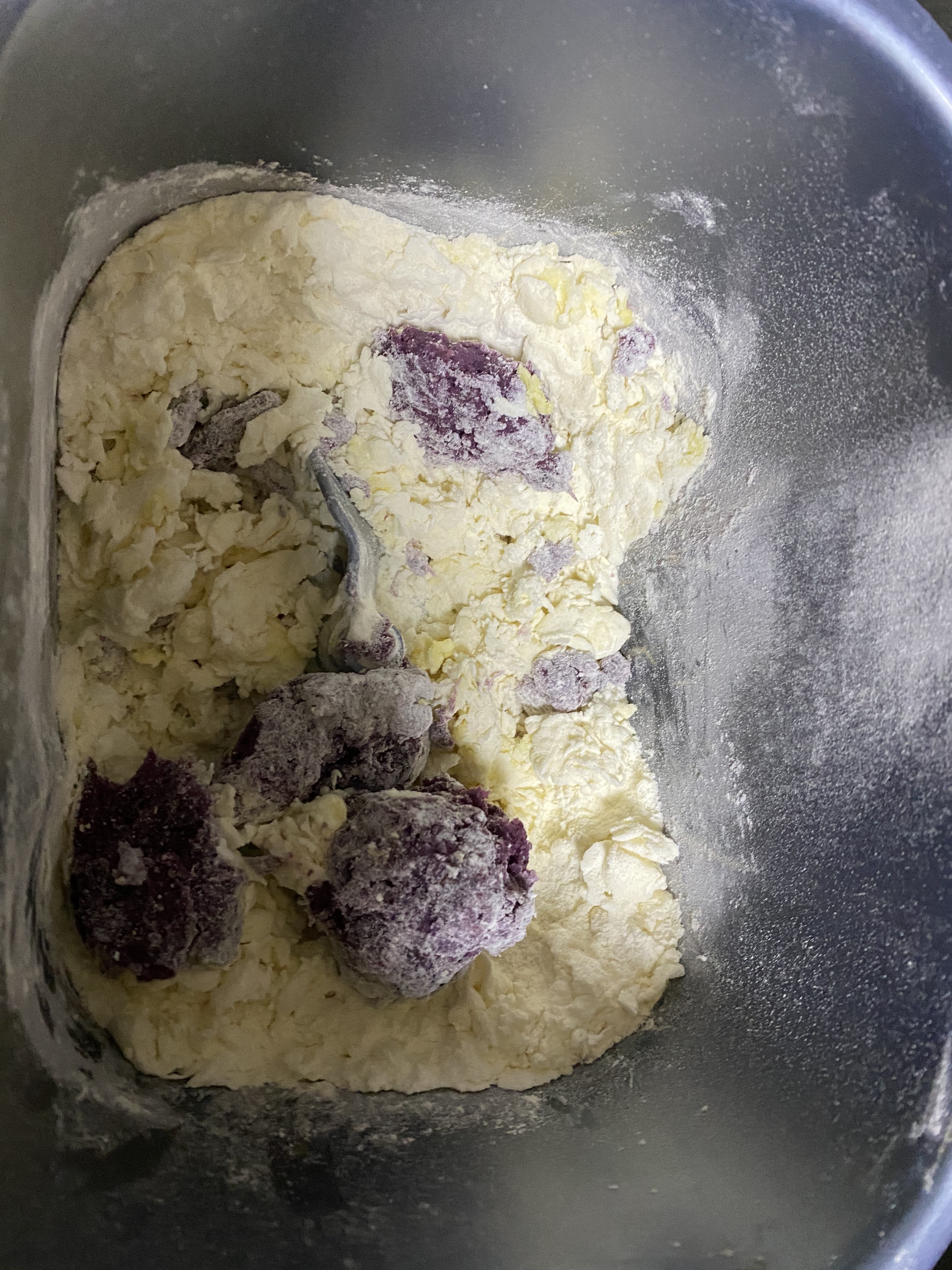 紫薯肉松红豆软欧包的做法 步骤3