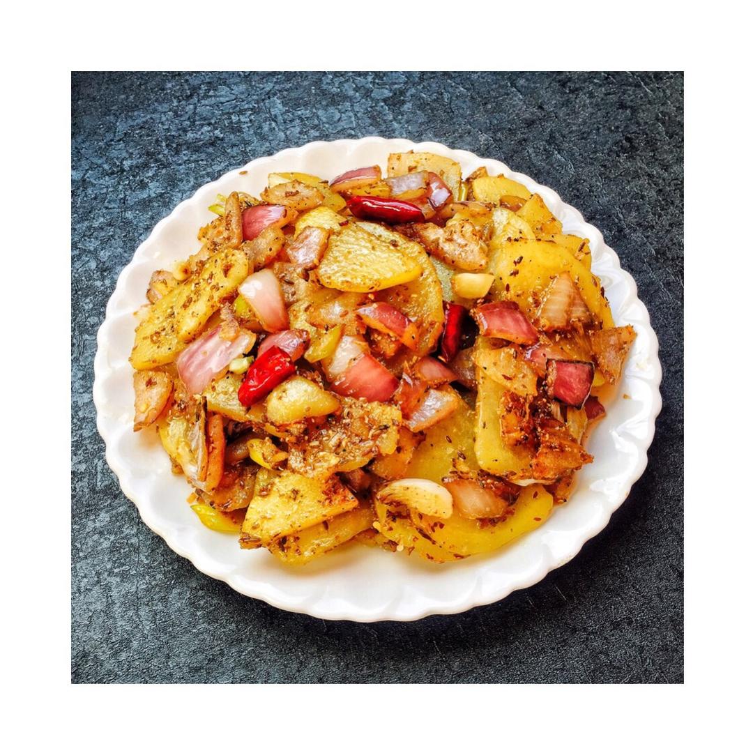 边吃边流泪的「孜然土豆片」