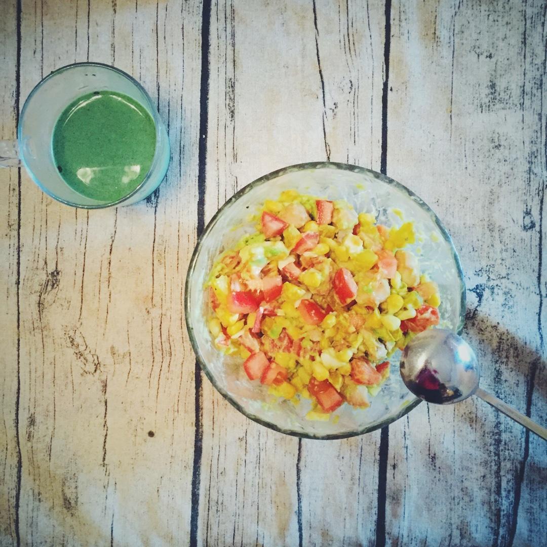 鸡肉杂蔬牛肉果鸡蛋酱沙拉