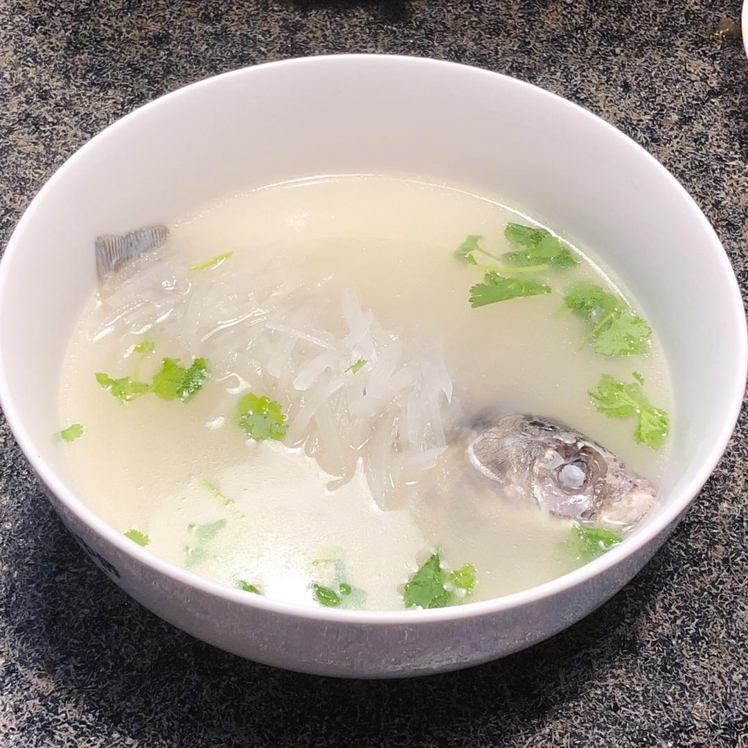 鲫鱼萝卜汤