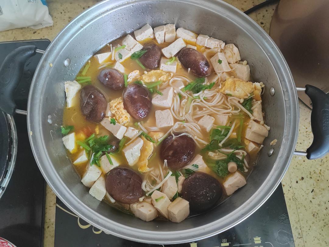 西红柿菌菇豆腐汤