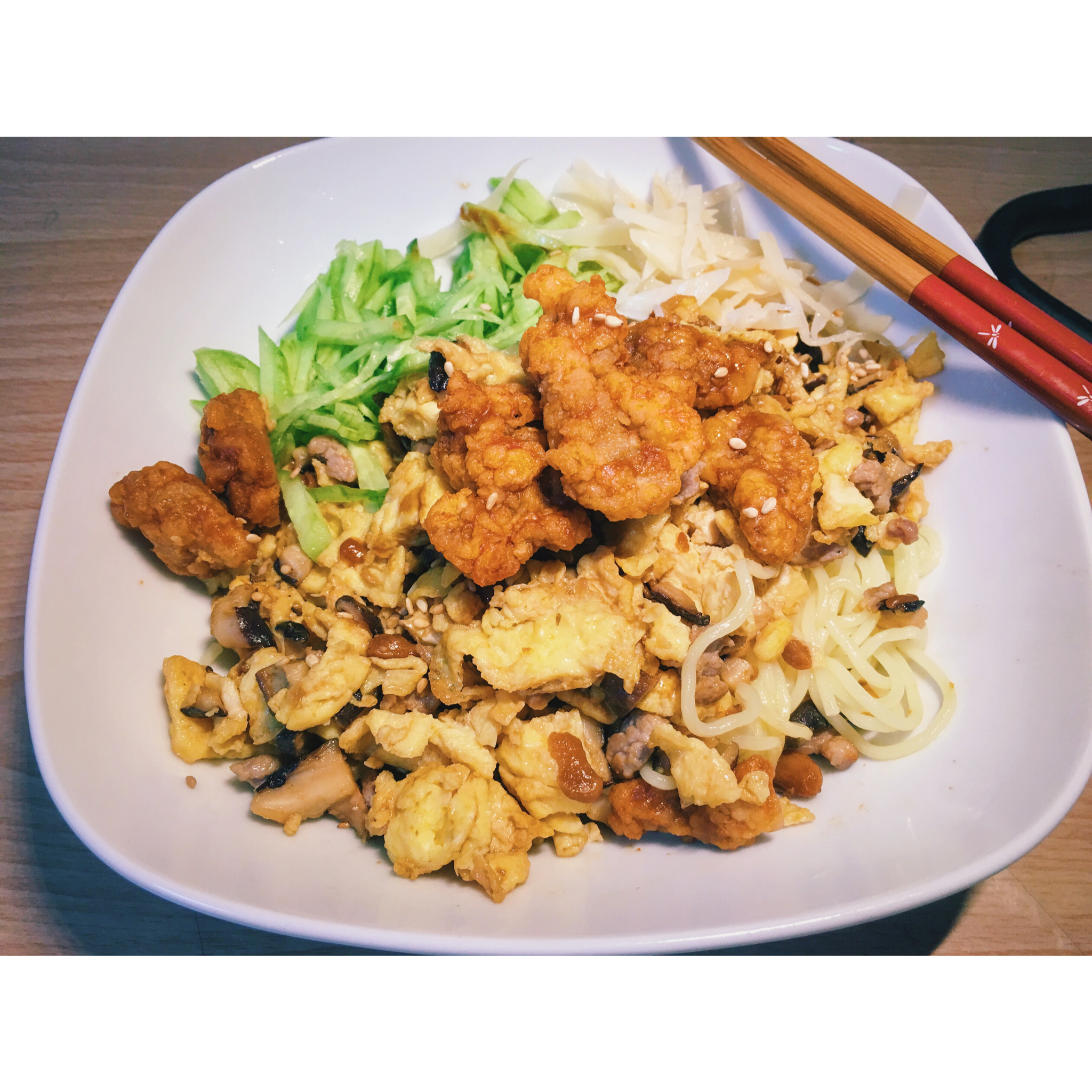 酱鸡蛋拌面