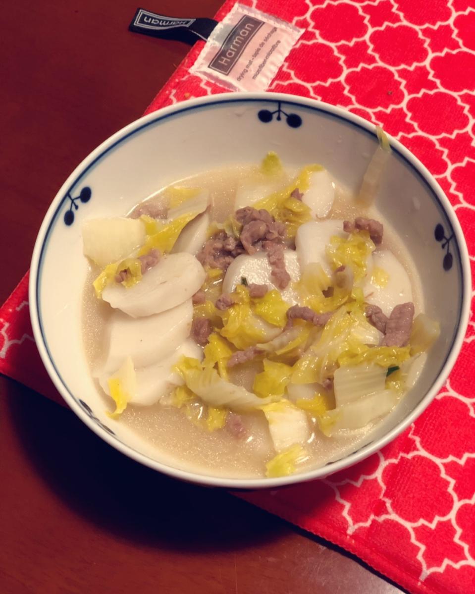 【白菜肉丝年糕汤】