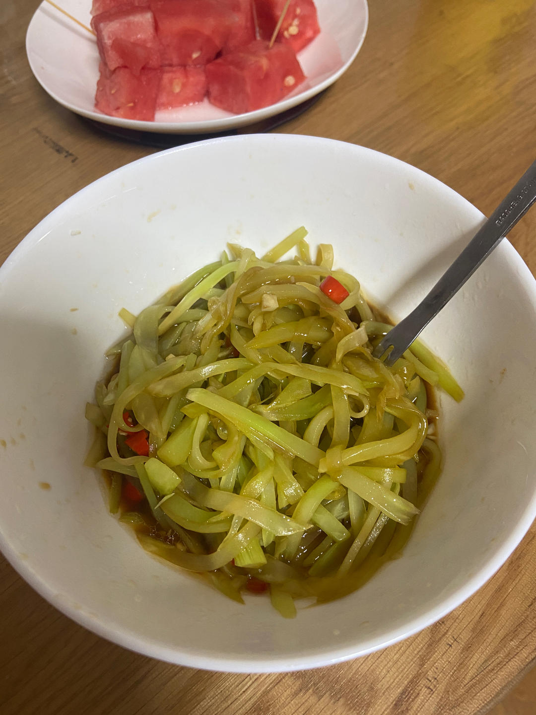 10分钟搞定的快手凉拌菜，清脆爽口的凉拌莴笋丝