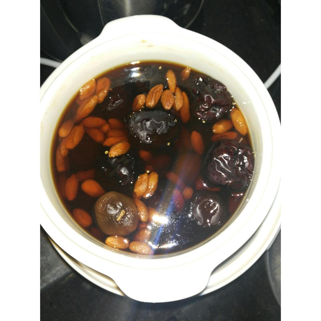红枣桂圆枸杞红糖水