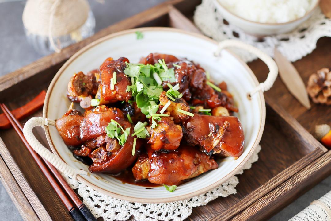 软糯不腥，超级鲜香下饭的红烧猪蹄的做法