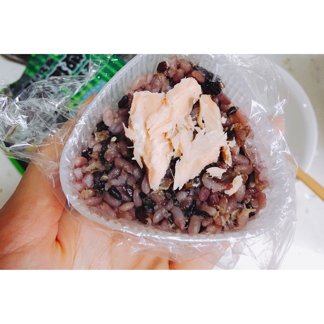 sophia酱做的紫菜三角饭团