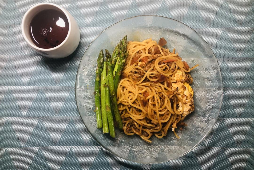 番茄红烩肉酱意面