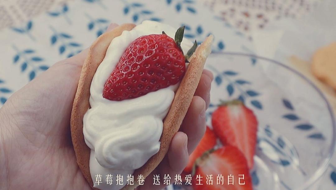 韩国最热门的甜品店Le Bread Lab的草莓蛋糕卷