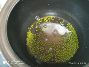 绿豆汤怎么煮才绿的做法 步骤2