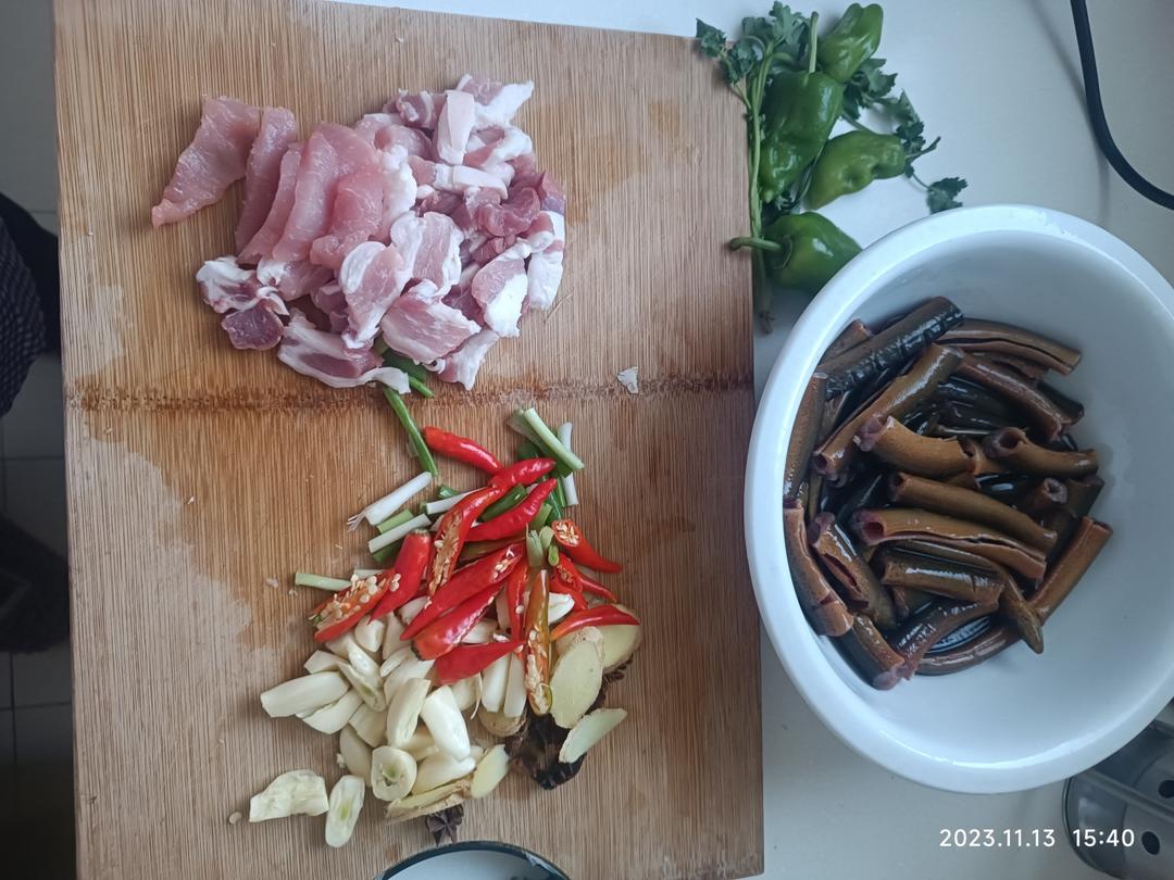 五花肉烧长鱼