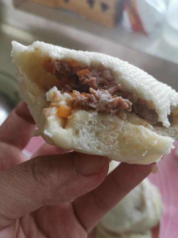 鲜美多汁的洋葱牛肉包子