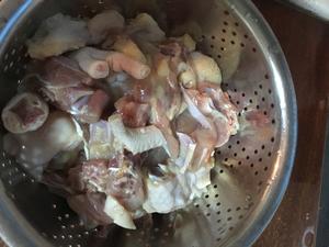 豆瓣酱焖鸡肉的做法 步骤1