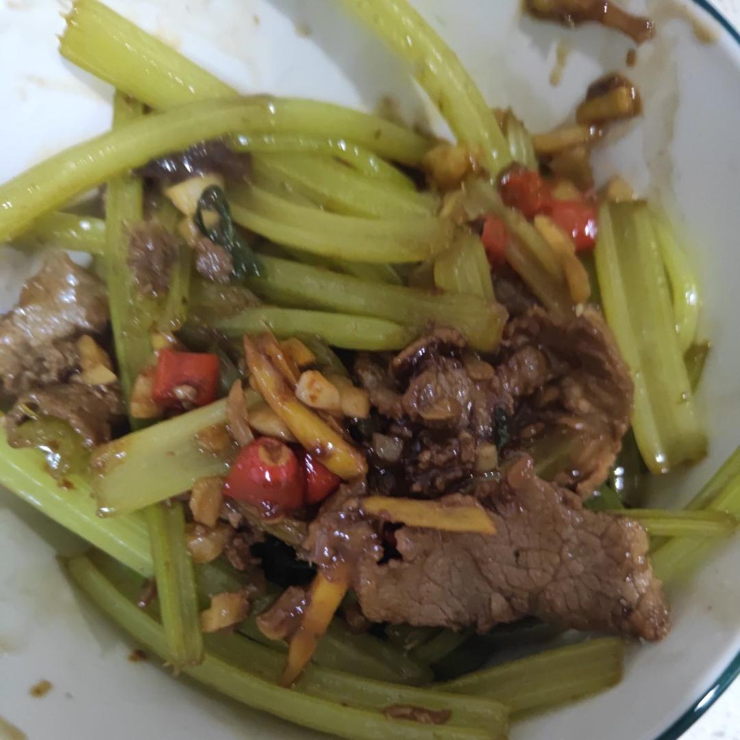 下饭神器又来了，试试这道芹菜炒牛肉！！