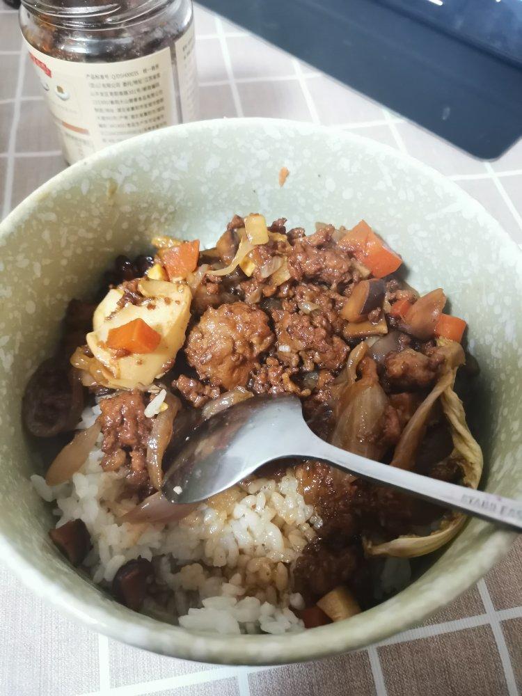 洋葱酥卤肉饭