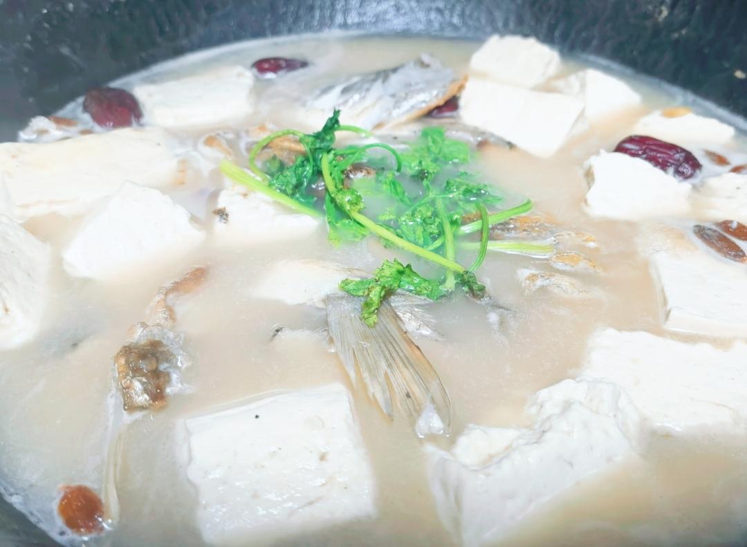 鲜美鲈鱼豆腐汤