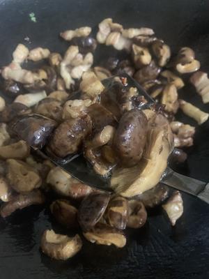 冬菇焖腩肉的做法 步骤4