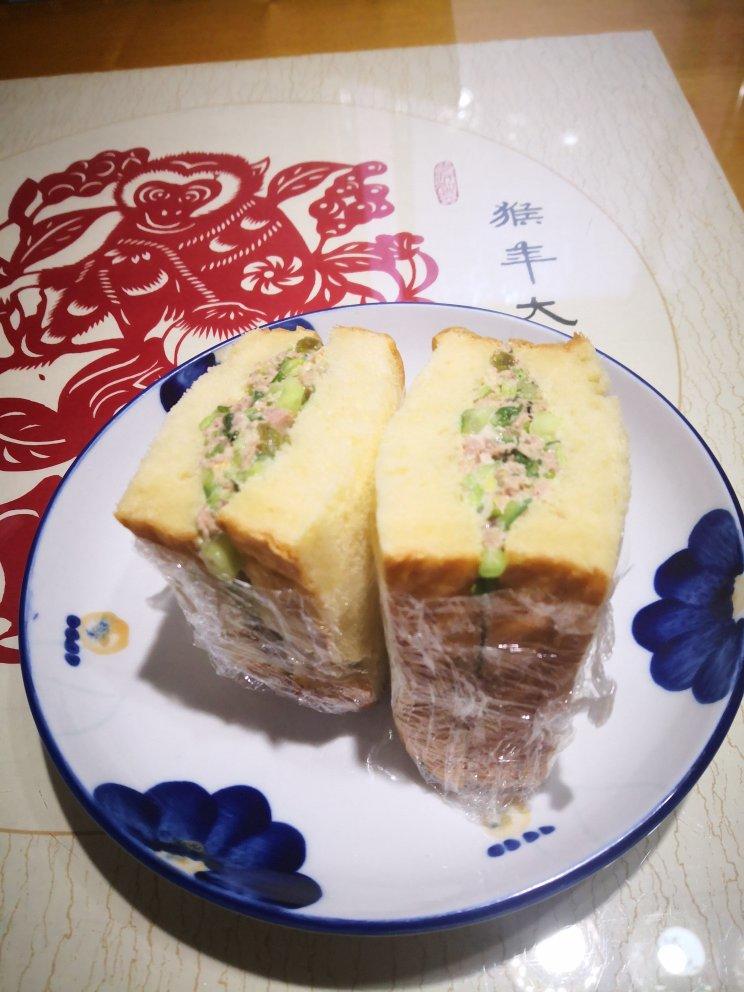 牛油果吞拿鱼卷（好吃哭&超快手）