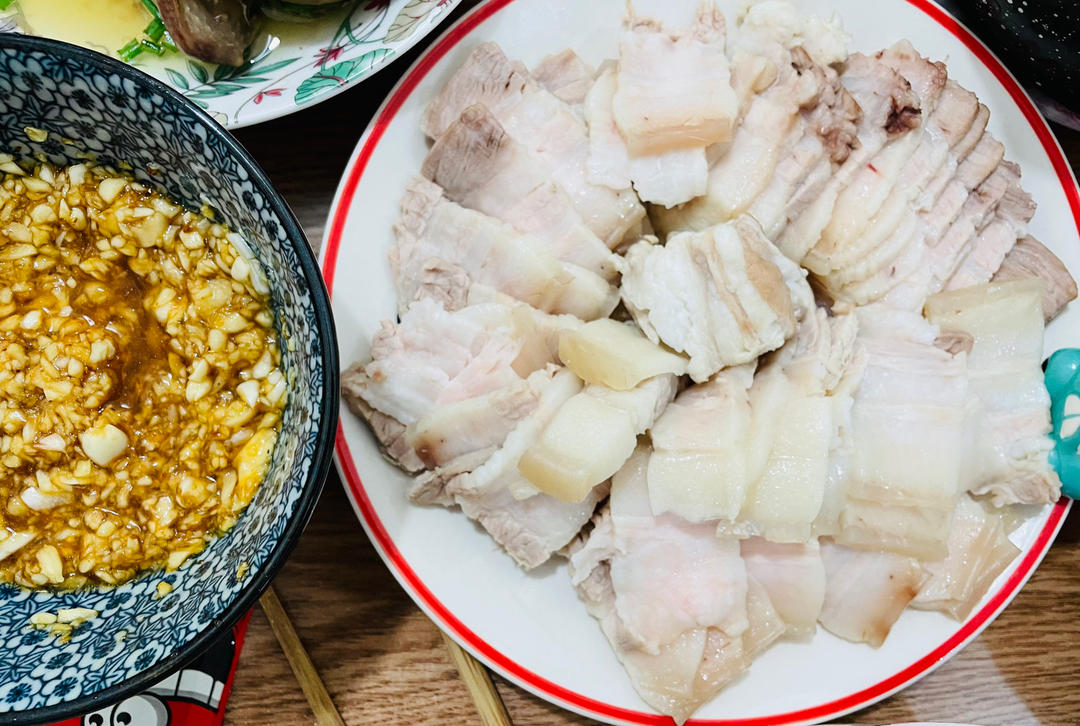 厨师长教你：“蒜泥白肉”的家常做法，看的口水直流