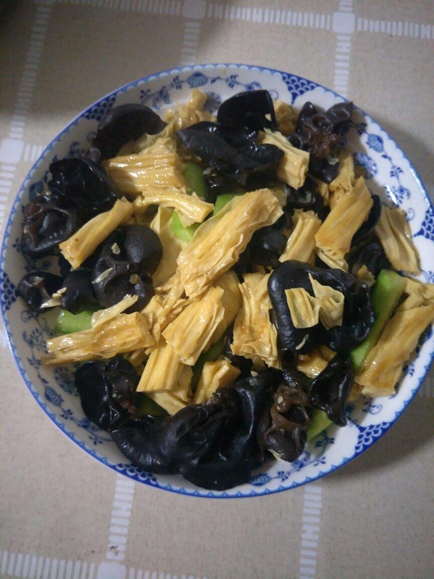 腐竹木耳黄瓜炒