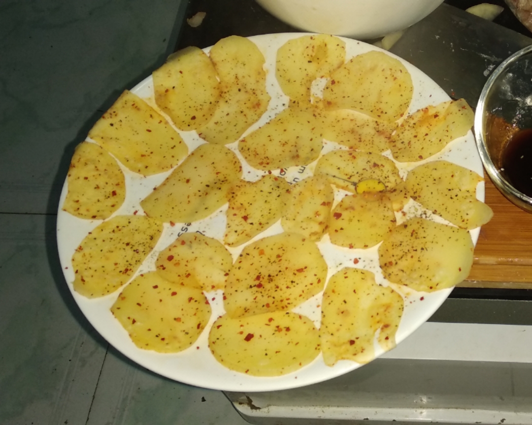 自制无油薯片✌微波炉简单版的做法 步骤5