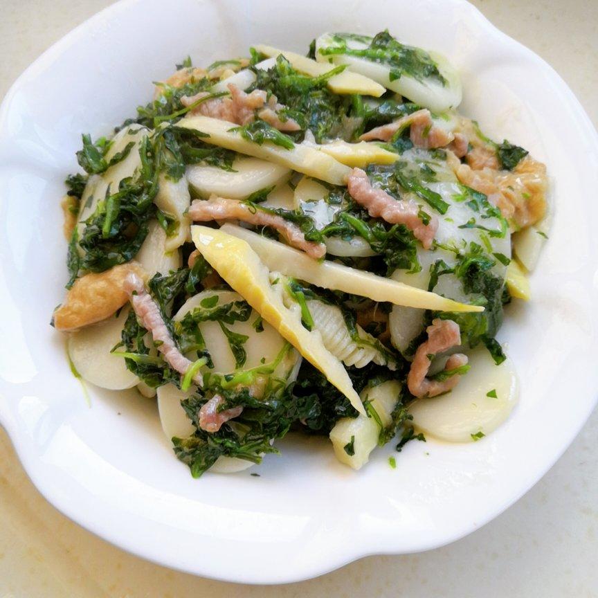 荠菜肉丝炒年糕