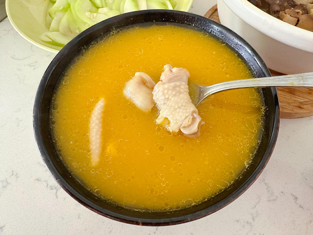 金汤花胶炖鸡煲