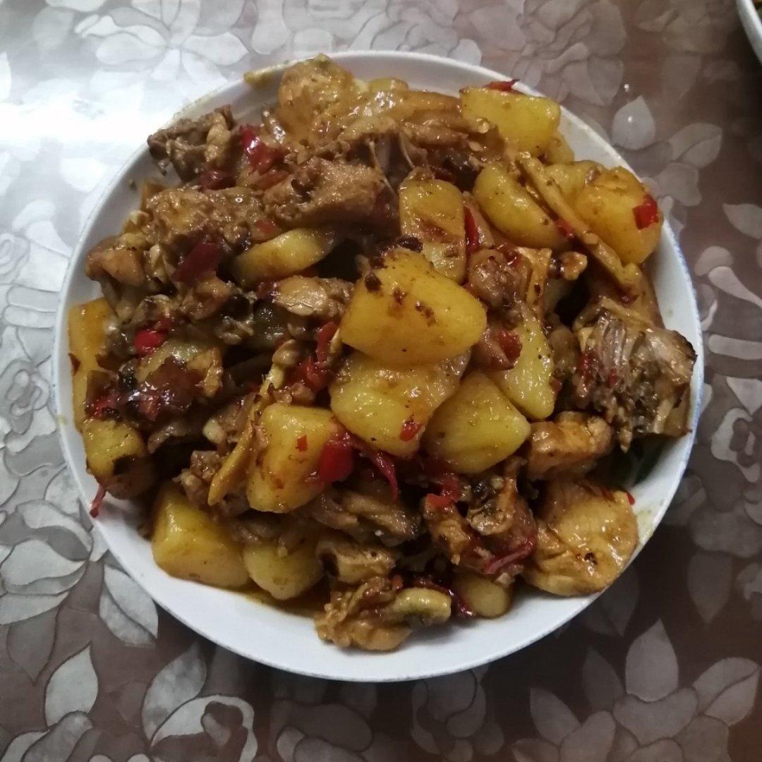 土豆炖鸡块