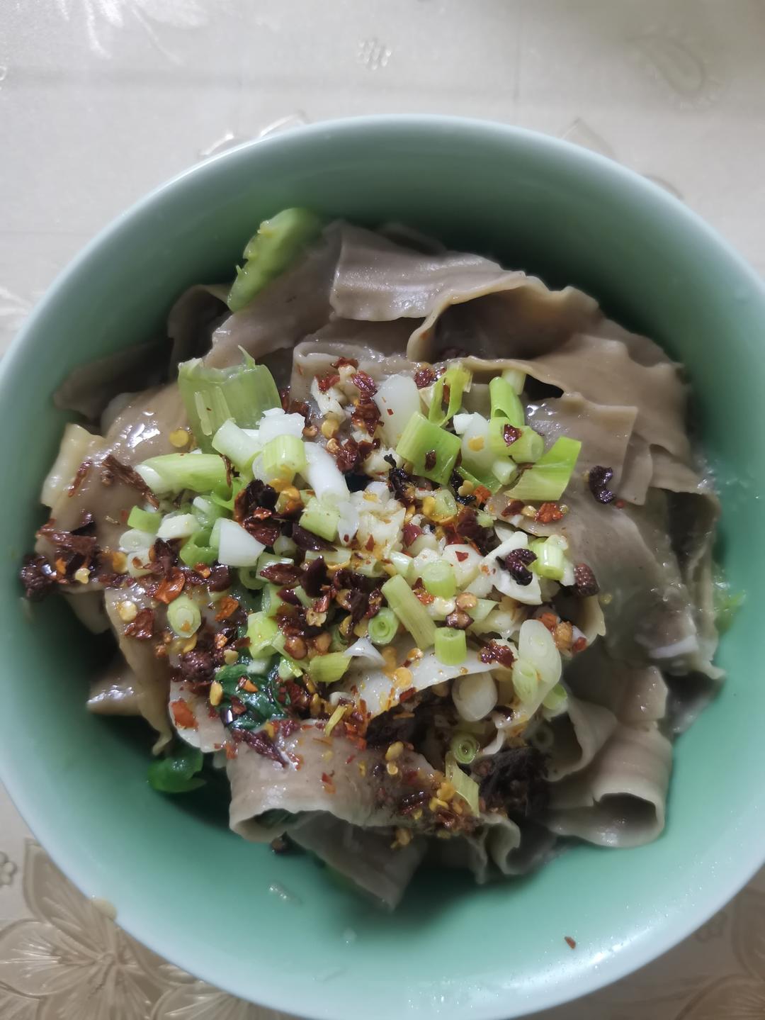 十分钟就能吃上的超简单油泼面