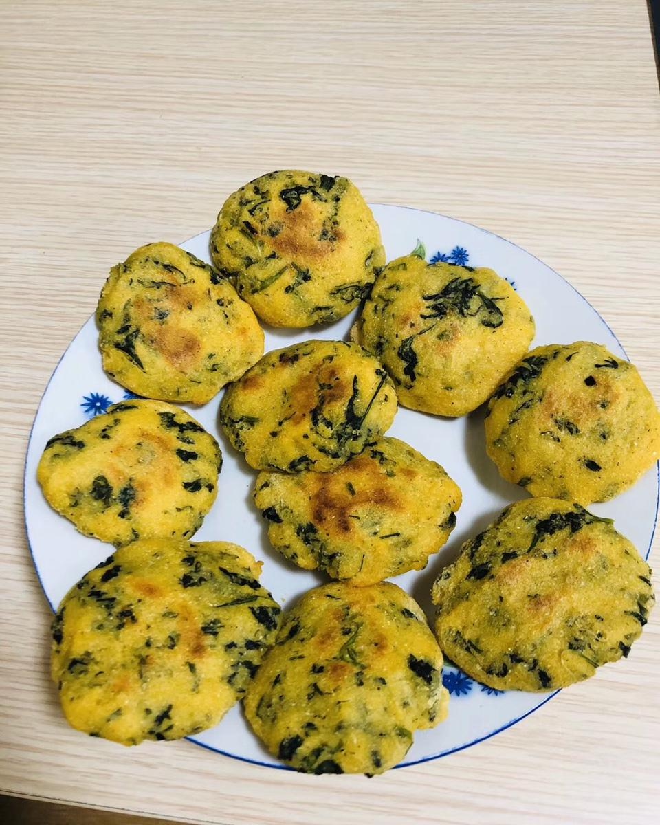 玉米面菜饼子