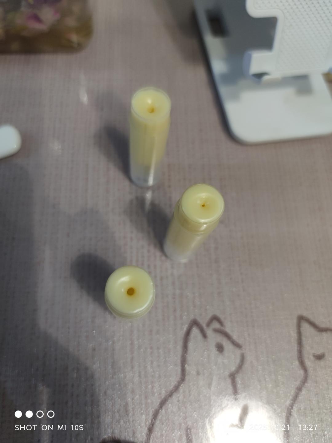 可食用的椰子油唇膏