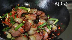 浏小珍大蒜辣椒炒腊肉的做法 步骤5