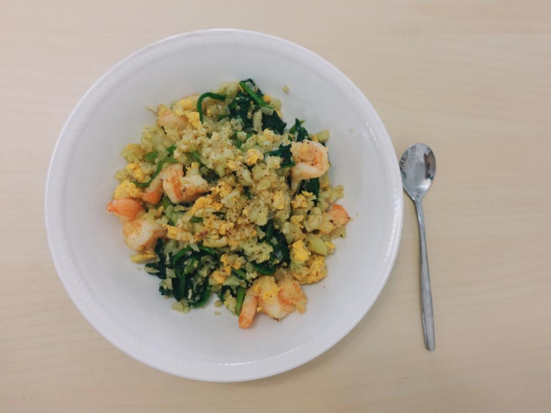 午餐：菜花虾肉/鸡肉炒饭323kcal