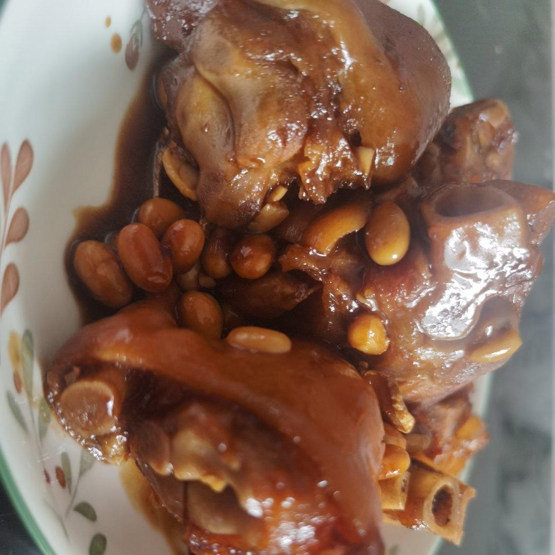 猪蹄炖黄豆