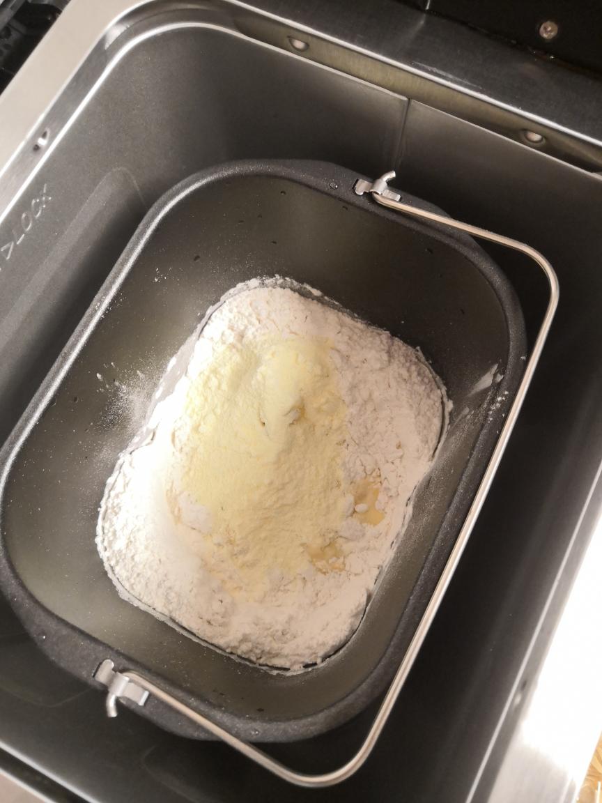 面包机版拉丝面包（后盐，后油，后酵母法）的做法 步骤1