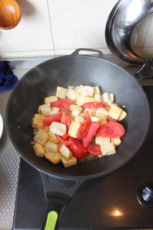 这样搭配很健康--西红柿白菜烧豆腐的做法 步骤3