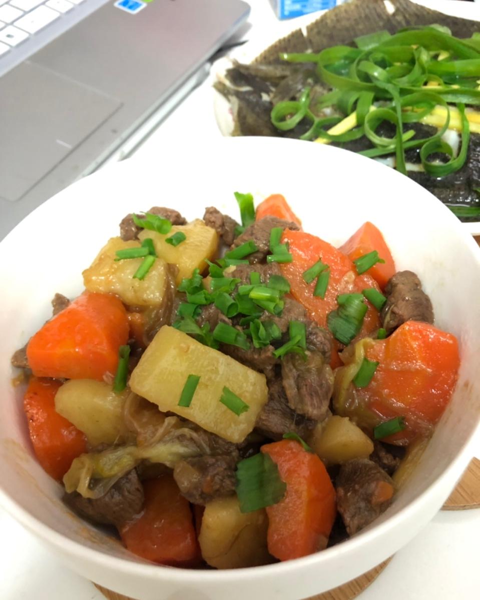 沙沙土豆胡萝卜炖牛肉