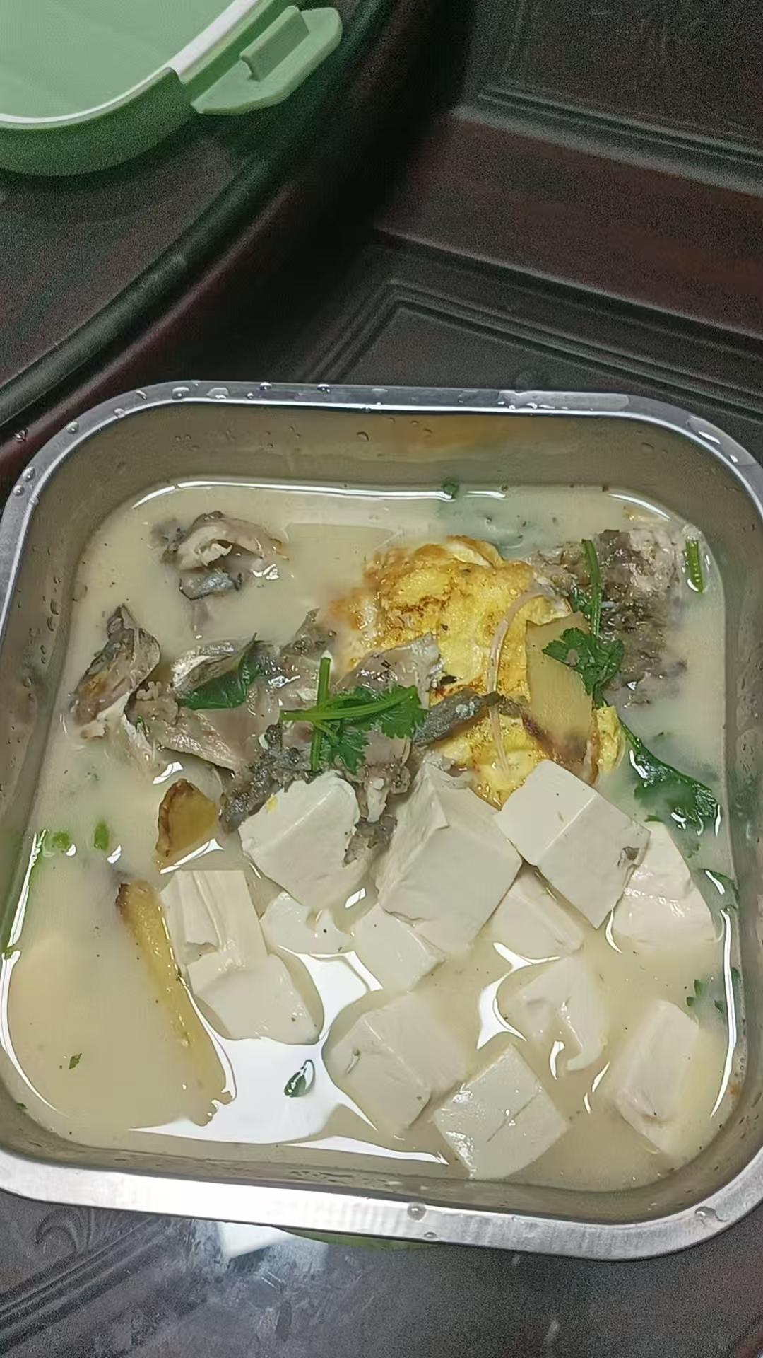 鲫鱼汤(鲫鱼豆腐汤)